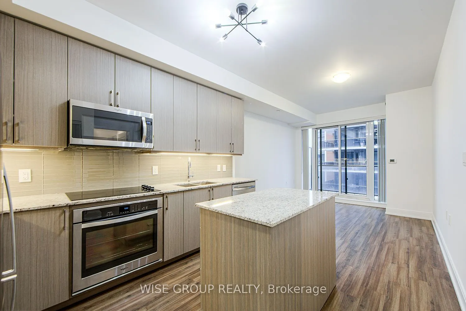 9600 Yonge St — Photo 1