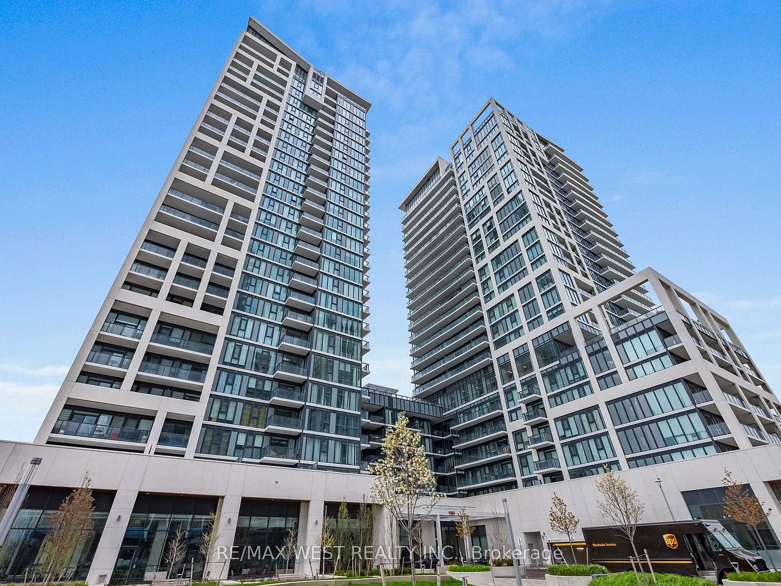 9000 Jane St — Photo 1