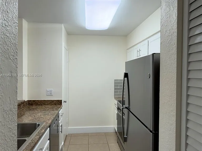 2811 N Oakland Forest Dr #102 — Photo 5