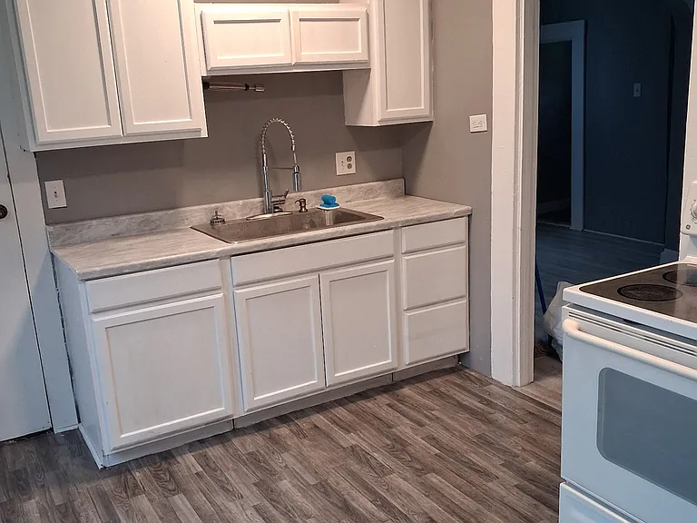 305 W Main St — Photo 2