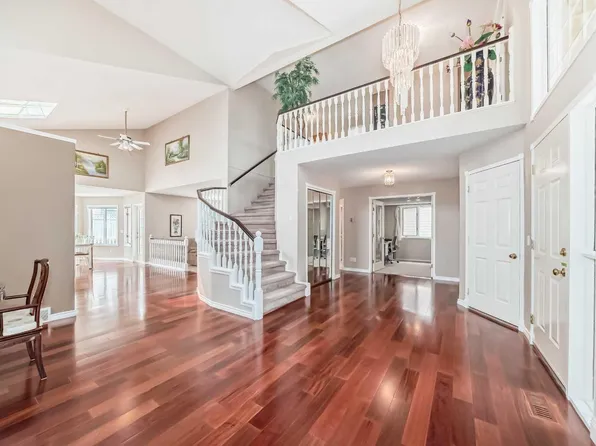 1405 Shawnee Rd SW, Calgary, AB T2Y 2T1