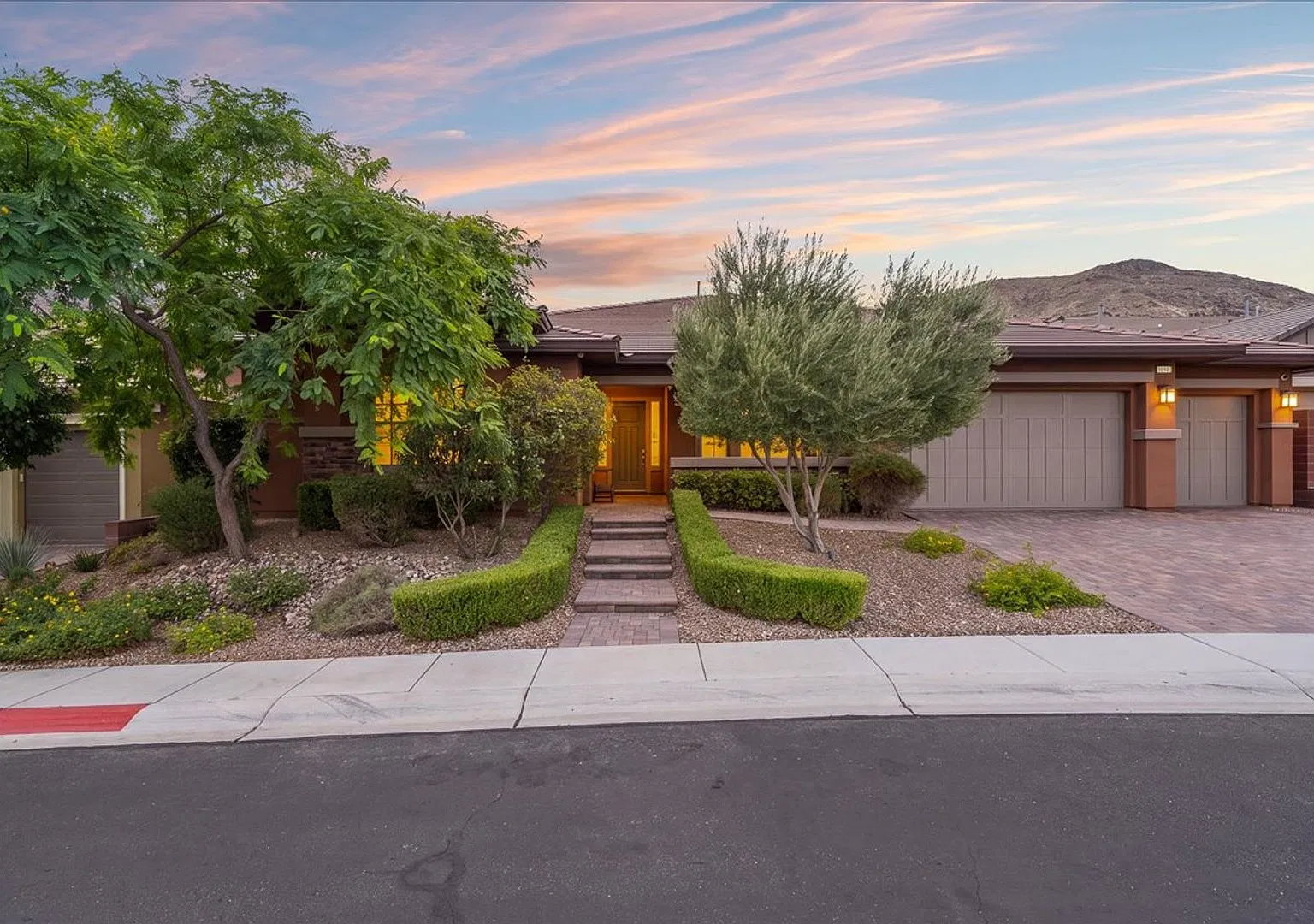 Luxury Retreat, Fully Furnished Single-Story Estate with Private Pool & Spa — Photo 1