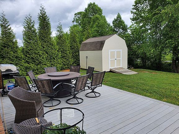 5th image of 207 Pembrooke Cir