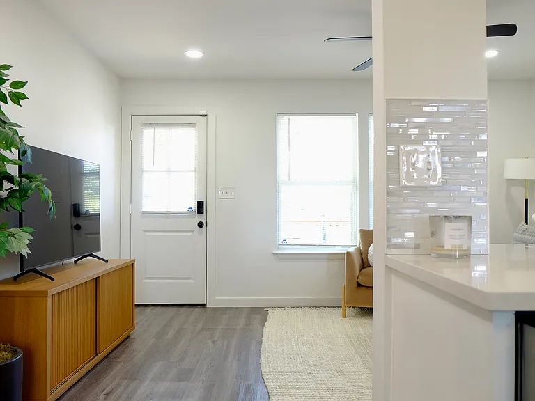 1401 Marcus Pl #B — Photo 11