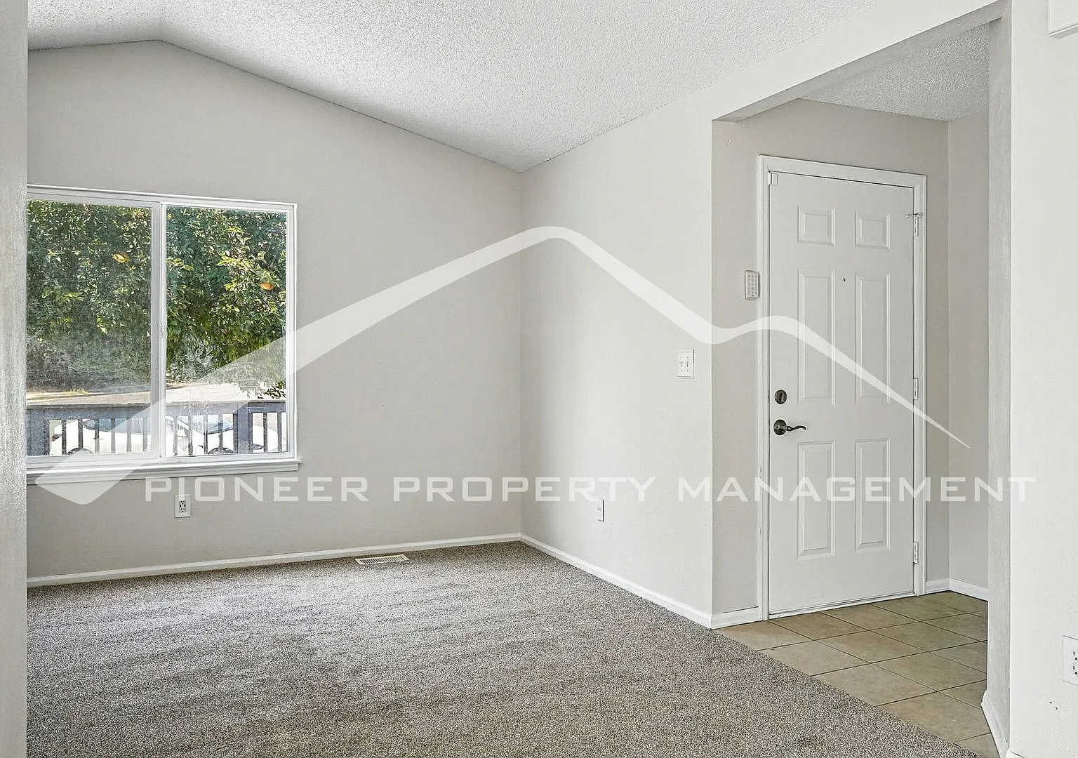 Spacious Home with Washer/Dryer and Storage Shed — Photo 4