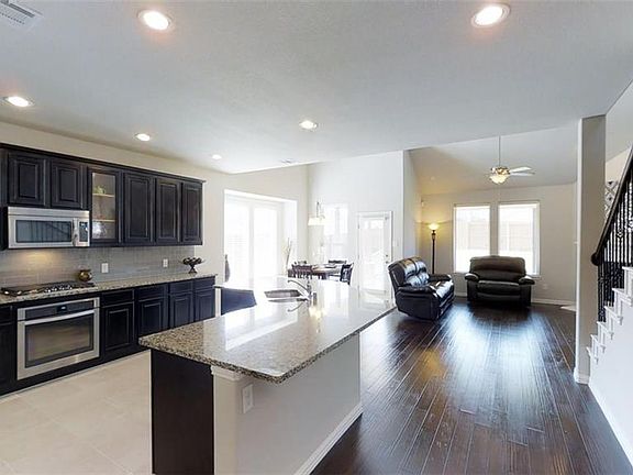 5th image of 804 Water Garden Cir