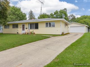 38 Circle Dr W, Montgomery, IL 60538