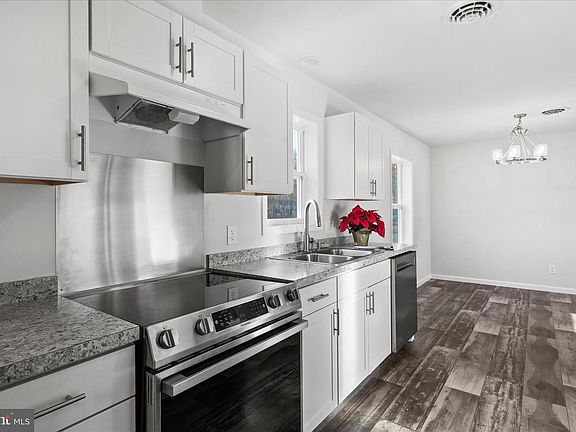 4th image of 32772 Vera Ln