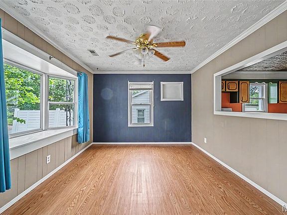 5th image of 205 Maple St