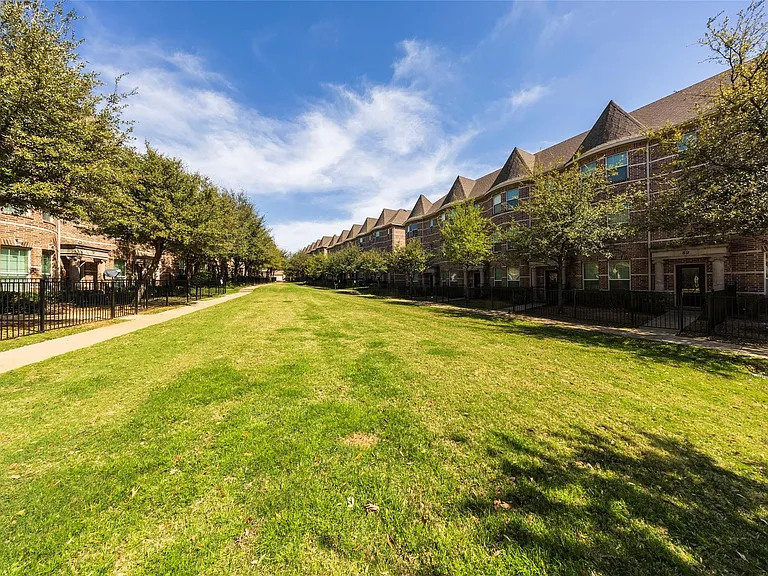 2500 Rockbrook Dr #82 — Photo 4