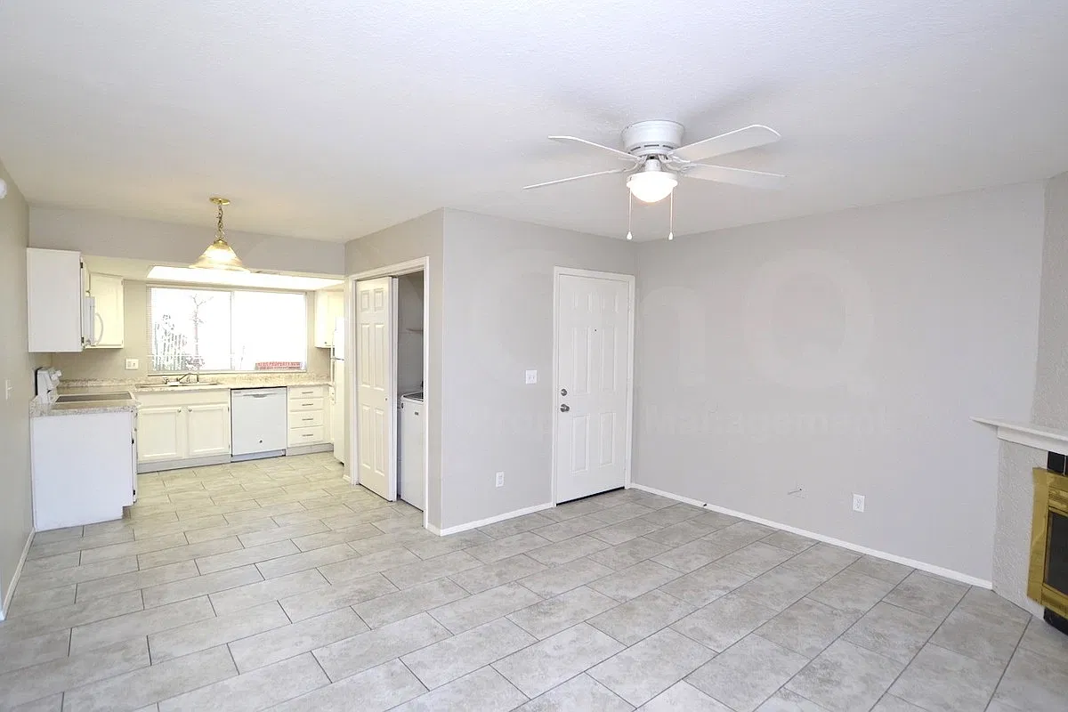 2 bed, 2.0 bath, 807 sqft, $1,149 — Photo 3