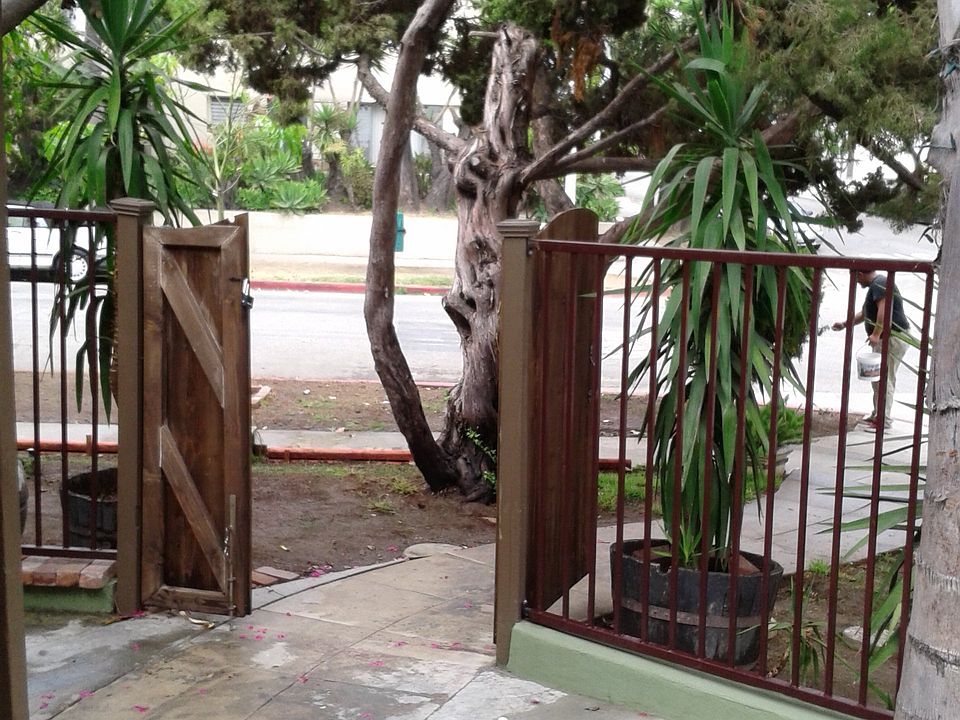 1st image of 1121 N Curson Ave