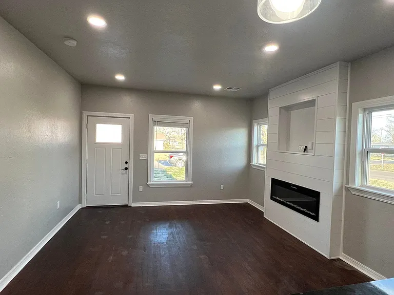 1723 2nd St — Photo 8