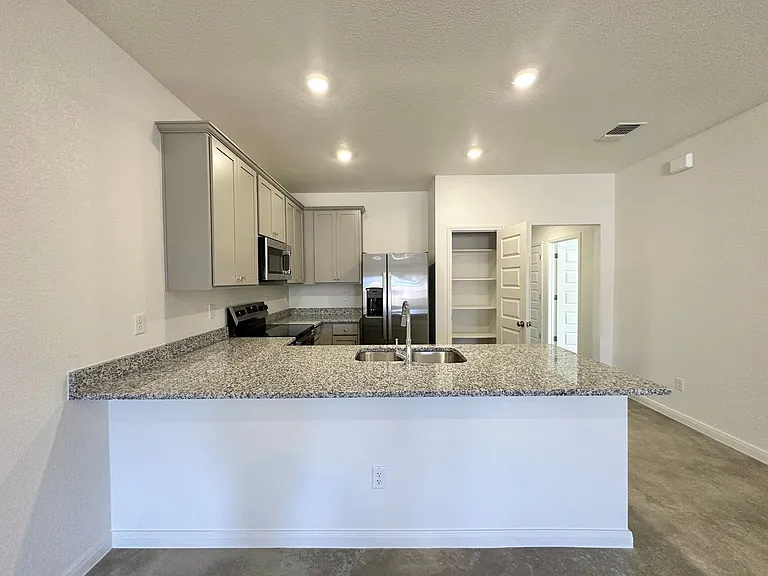 905 Cherry Laurel Ln — Photo 16