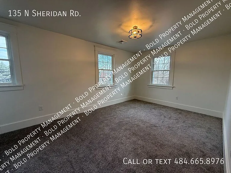 135 N Sheridan Rd — Photo 14