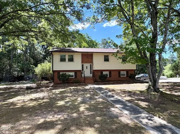 1200 Boxwood Ln, Apex, NC 27502