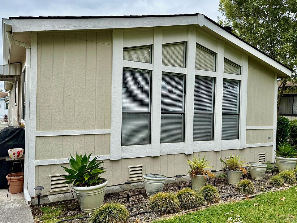 1st image of 1556 Royal Oak Drive