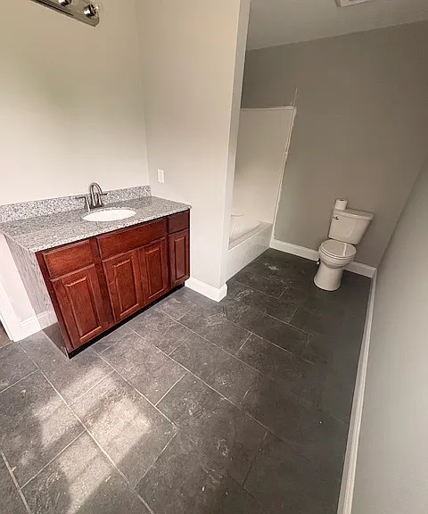27 Ludlow Rd #E — Photo 5