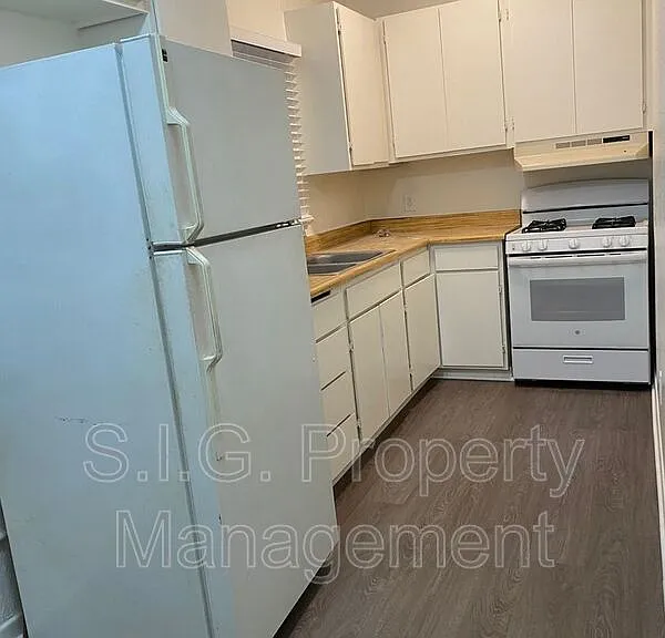 461 W Colorado St #12 — Photo 11