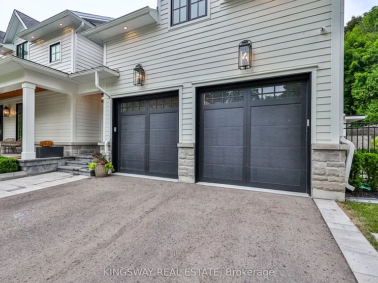 993 Albertson Cres — Photo 3