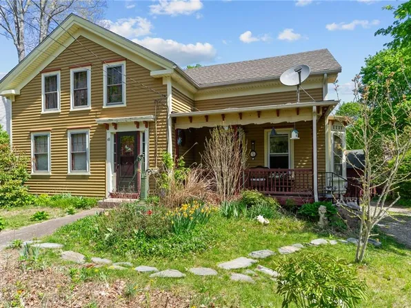 48 Highview Ave, Hope Valley, RI 02832