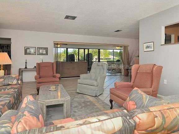 3rd image of 5479 Golf Pointe Dr