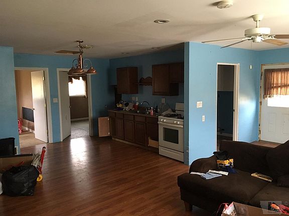 3rd image of 503 Cedar St