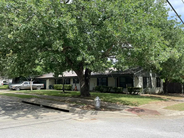 6829 Robinhood Ln, Fort Worth, TX 76112
