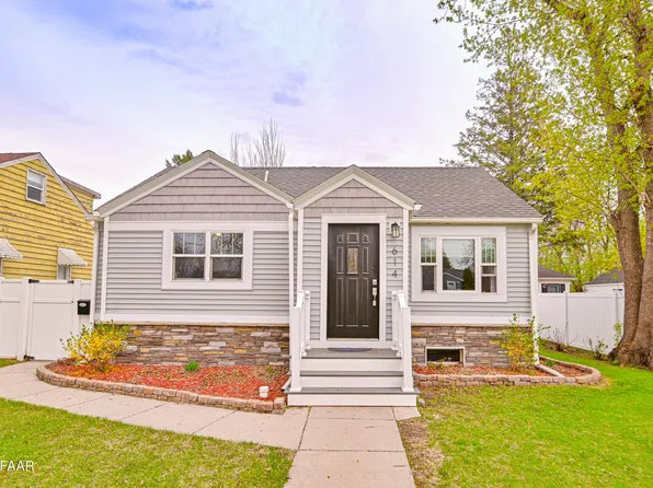 614 4th Ave NE, East Grand Forks, MN 56721