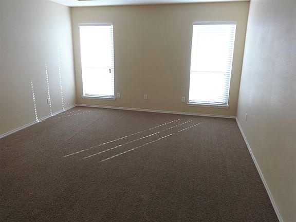 4th image of 2969 Lakeview Cir