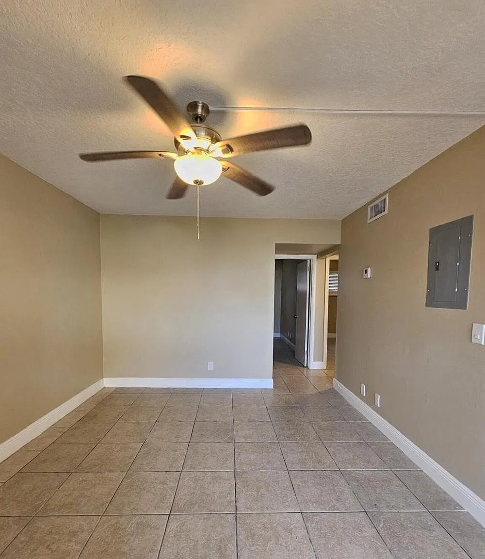 1200 Blue Heron Blvd W — Photo 4