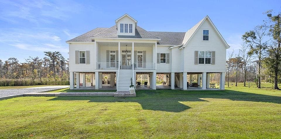 1st image of 310 Shady Oak Ln