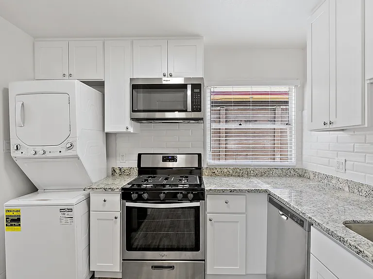 Hesperian Townhomes — Photo 6