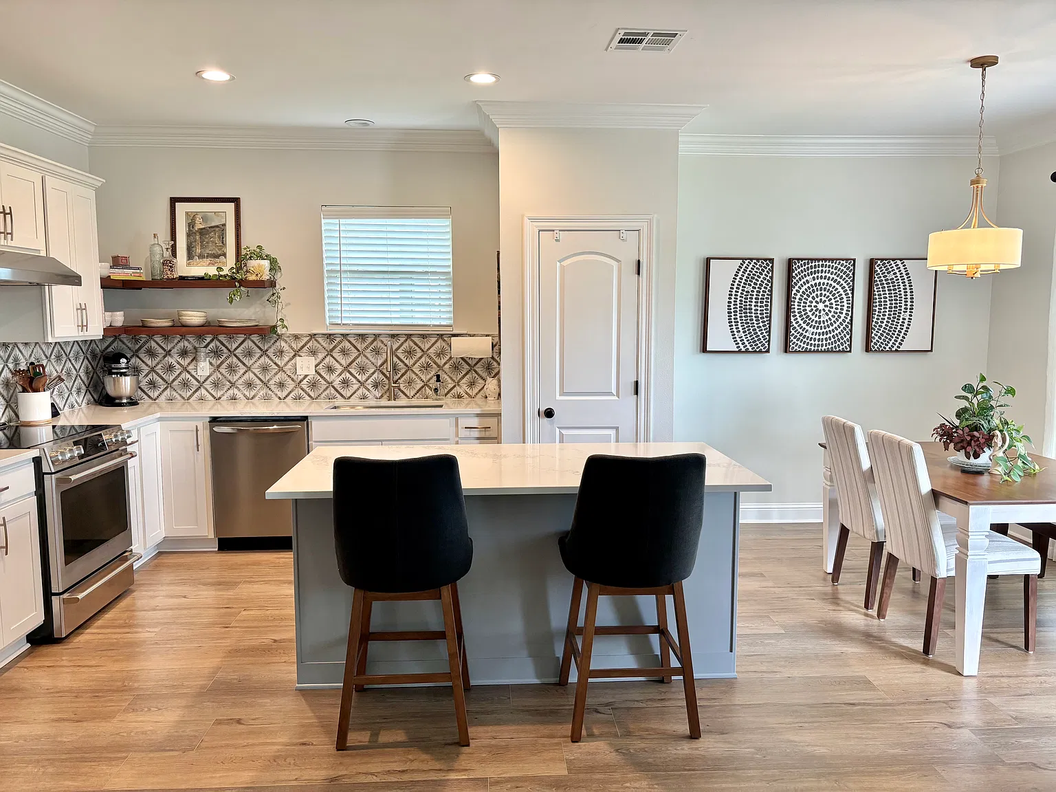 4 bed, 1865 sqft, $2,400 — Photo 4