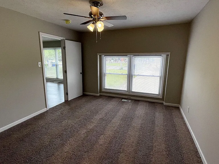 1095 Strathdon Ave — Photo 17