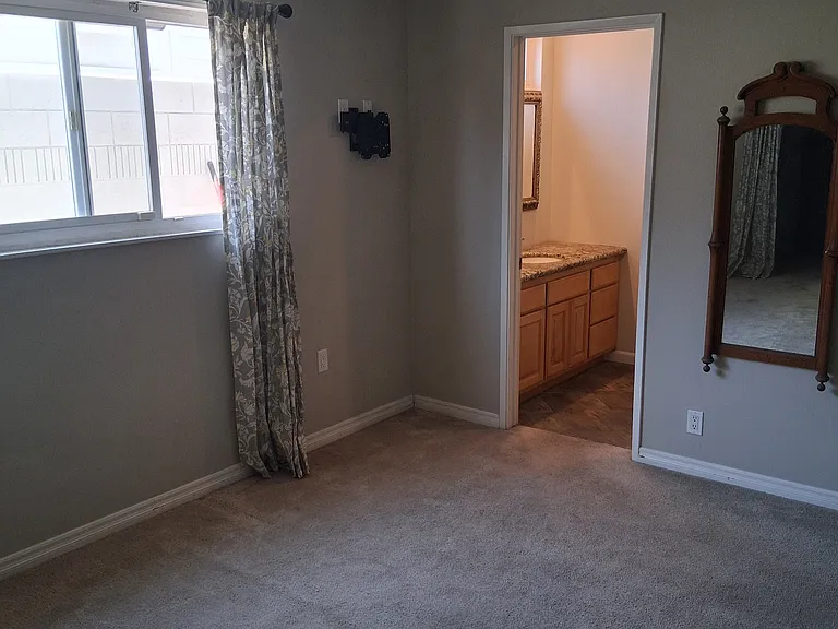 21392 Pinetree Ln — Photo 2