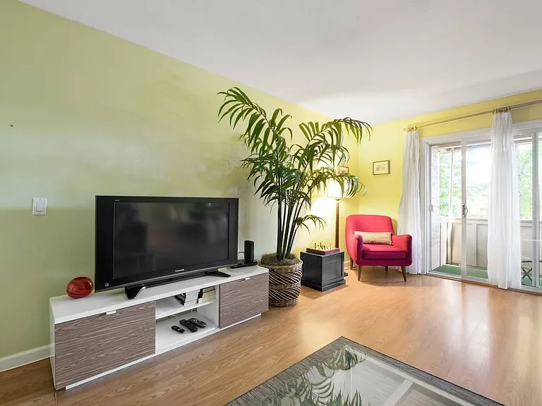 2468 W Bayshore Rd #5 — Photo 4