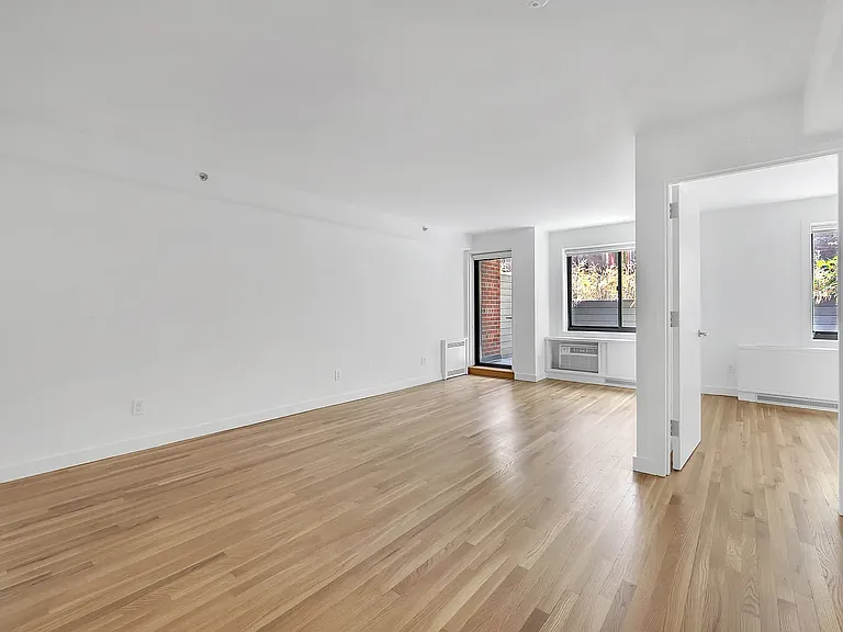 101 W 15th St #106 — Photo 3