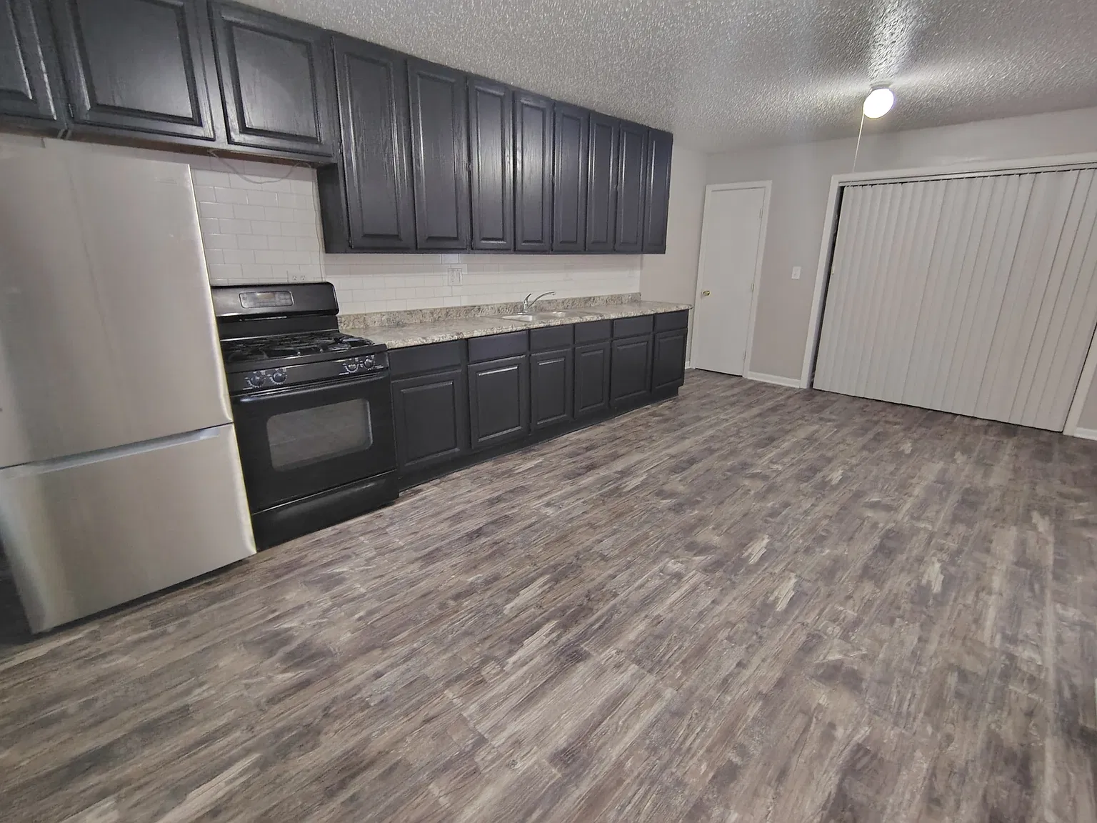 3 bed, 1.5 bath, 1100 sqft, $1,700 — Photo 3