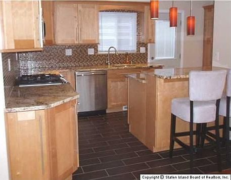 4th image of 25 Fiedler Ave