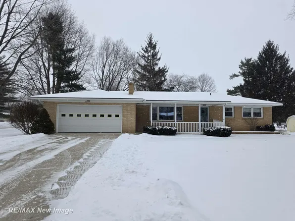 324 Andres St, Chesaning, MI 48616