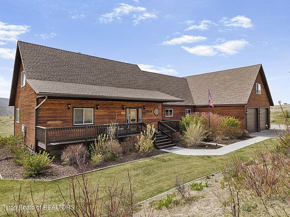 3rd image of 1060 Elk Ridge Dr