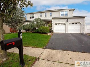 31 Highland Dr, Parlin, NJ