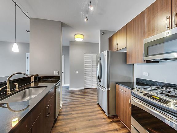 3rd image of 757 N Orleans St #905