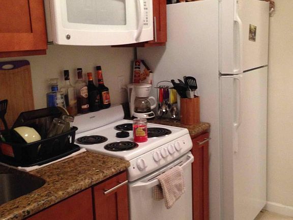 3rd image of 1922 N Darien St #1A