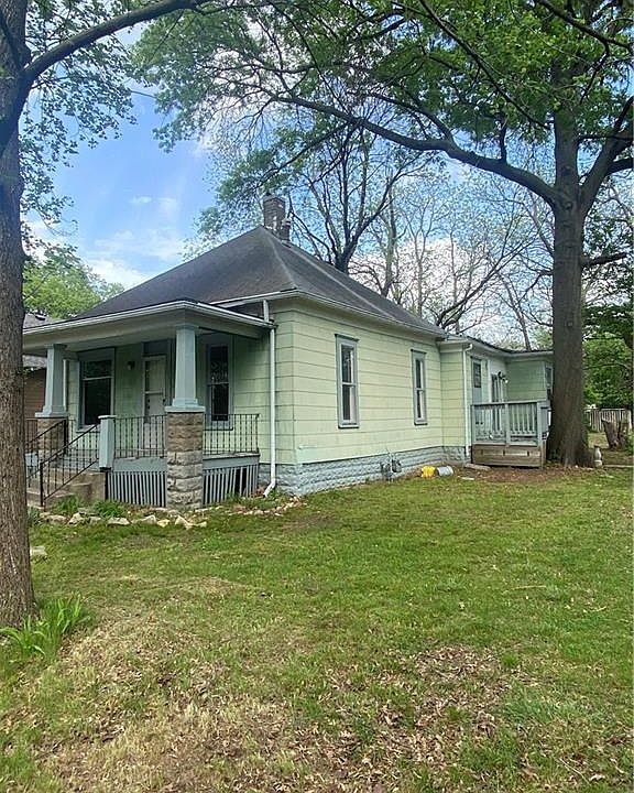 1st image of 610 N Woodland St