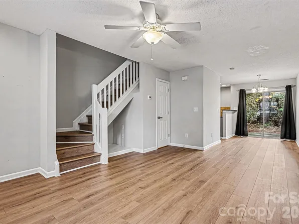1825 Birch Heights Ct, Charlotte, NC 28213