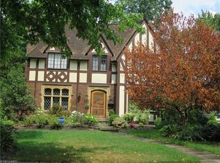 2691 Scarborough Rd, Cleveland Heights, OH