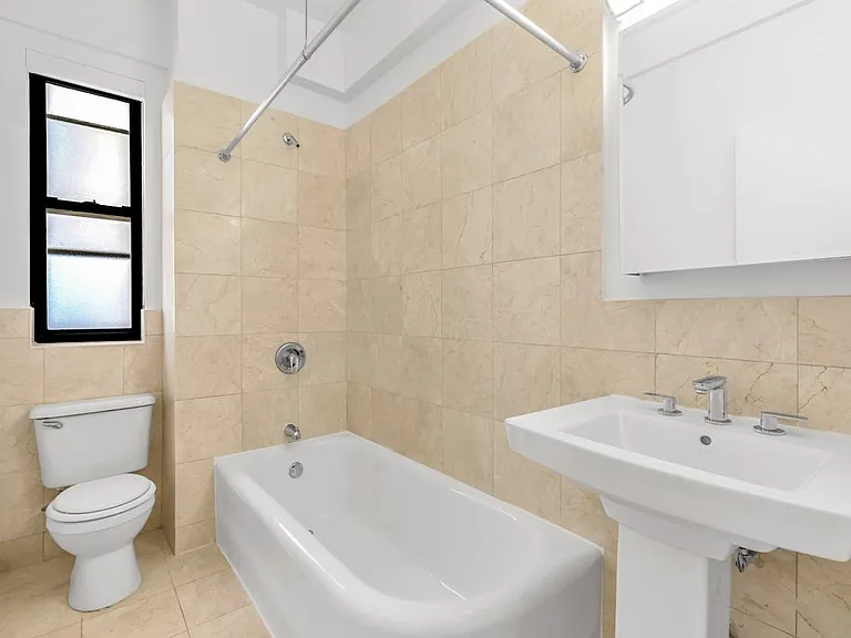 12 E 86th St #703 — Photo 8