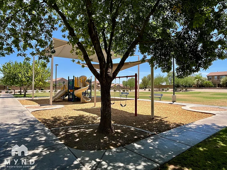 714 E Lovegrass Dr — Photo 22